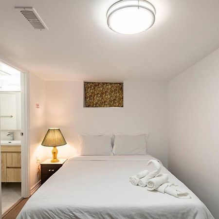 Simple & Tidy Private Rooms Toronto Eksteriør billede