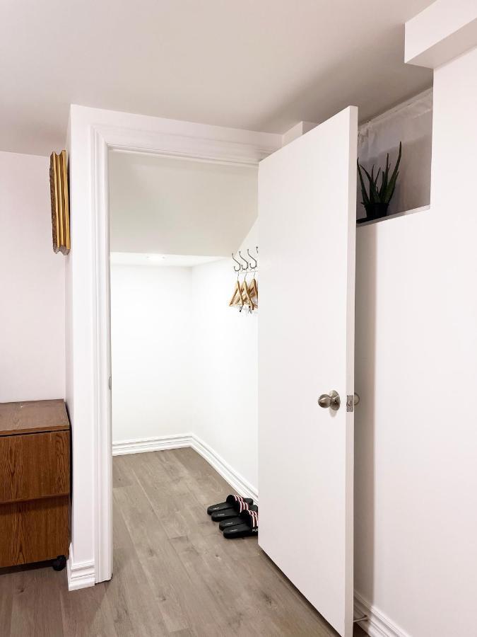 Simple & Tidy Private Rooms Toronto Eksteriør billede