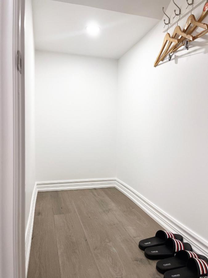 Simple & Tidy Private Rooms Toronto Eksteriør billede