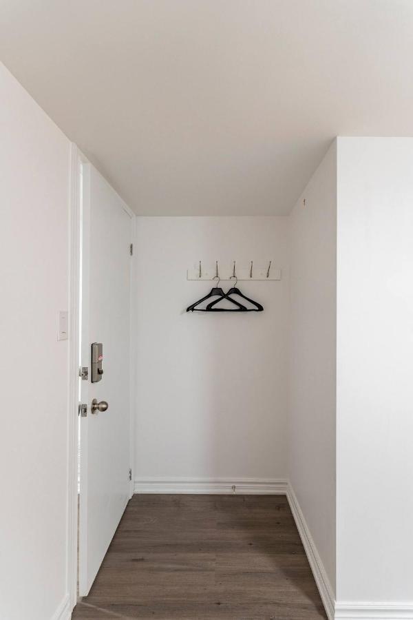 Simple & Tidy Private Rooms Toronto Eksteriør billede