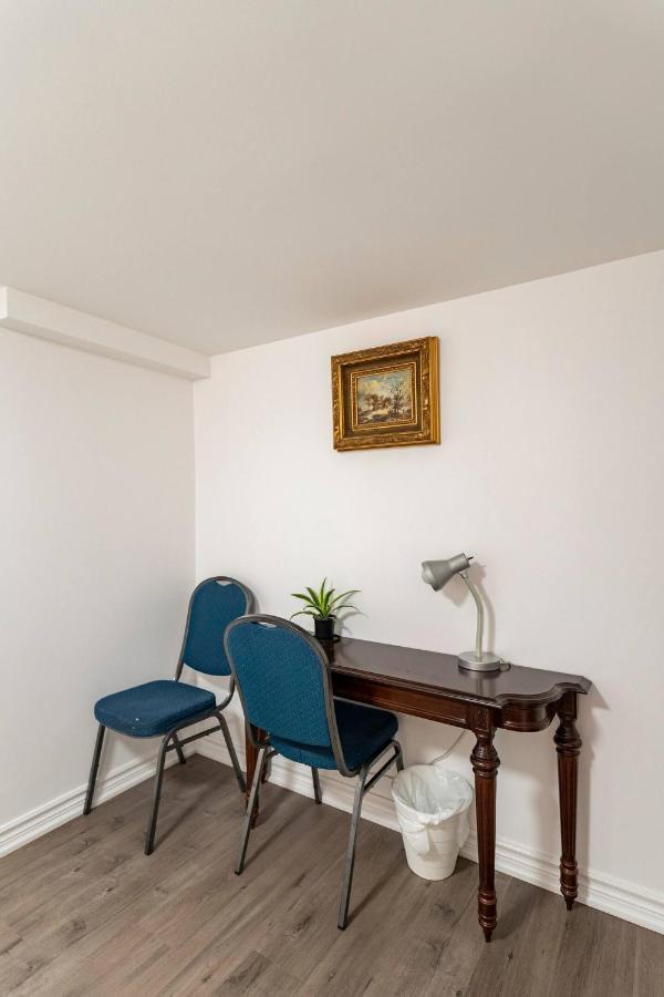 Simple & Tidy Private Rooms Toronto Eksteriør billede