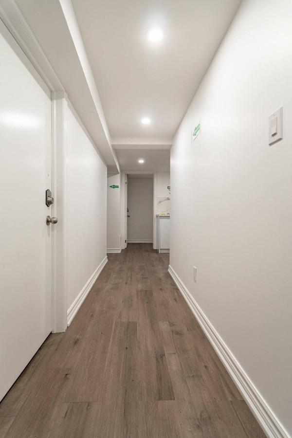 Simple & Tidy Private Rooms Toronto Eksteriør billede