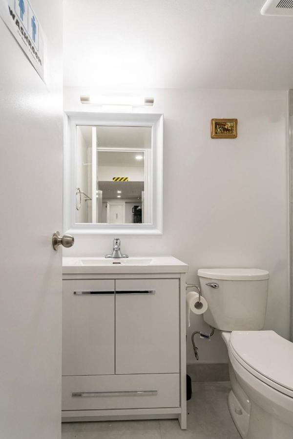 Simple & Tidy Private Rooms Toronto Eksteriør billede