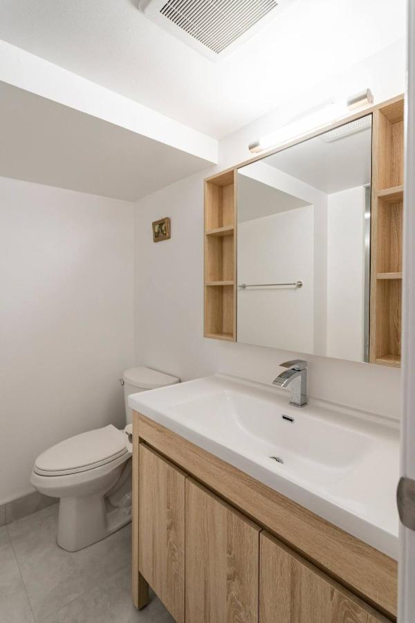 Simple & Tidy Private Rooms Toronto Eksteriør billede